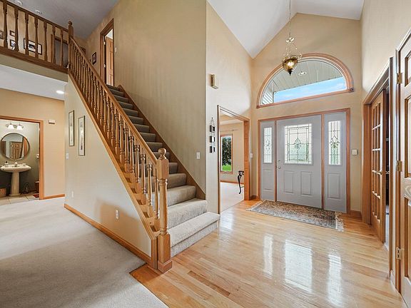 4th image of 53611 Lakefield Dr
