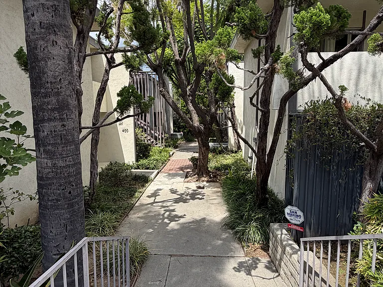 Monterey Gardens — Photo 3