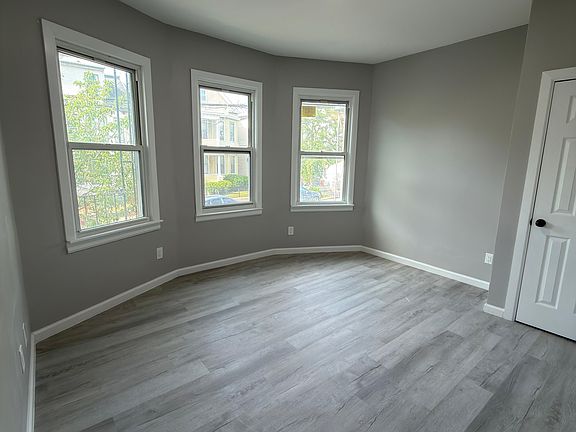 4th image of 190 Fulton St Floor 2