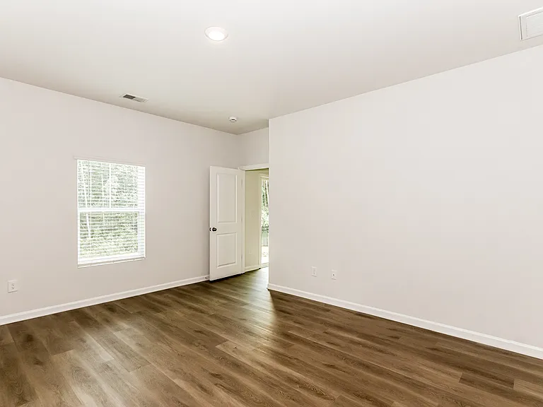 1158 Joywood Dr — Photo 2