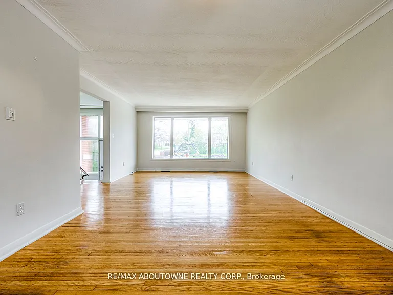 530 Lees Ln — Photo 10