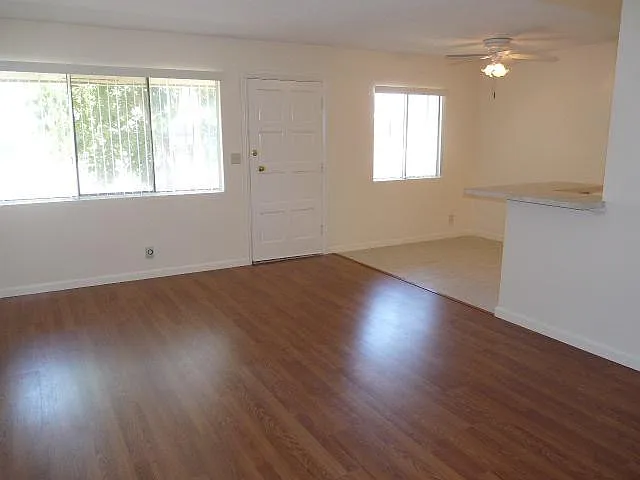 2 bed, 950 sqft, $2,650 — Photo 3