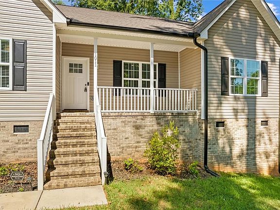 3rd image of 1011 Terrace Dr
