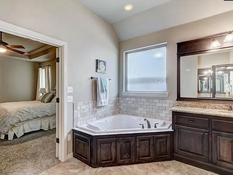 16005 Angie Kaye Ln — Photo 9