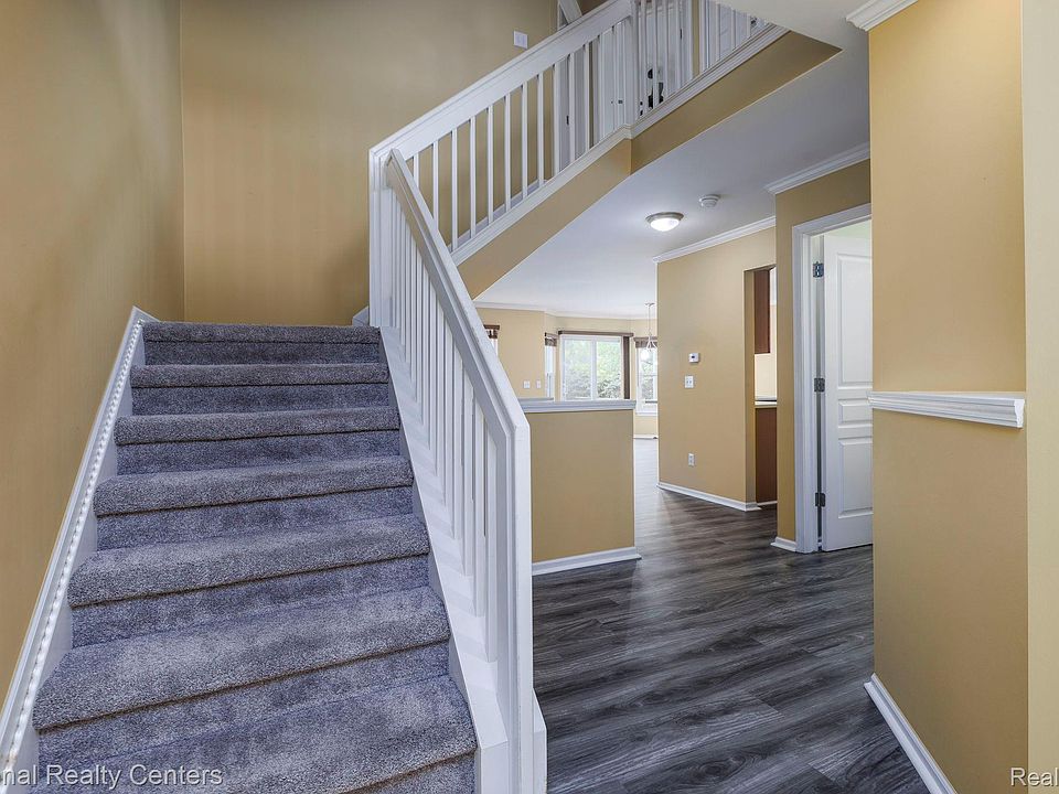 8190 Springdale Dr, photo 18