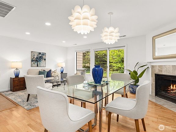 4th image of 929 Blue Heron Avenue NE #3