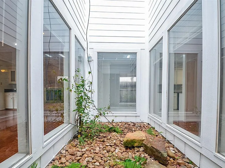 15815 Boulder Oaks Dr — Photo 22