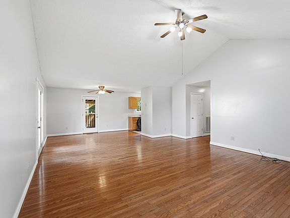 5th image of 114 Walnut Trce