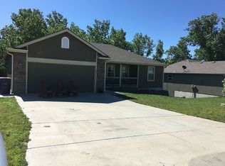 125 Turkey Ridge Dr, Saint George, KS 66535
