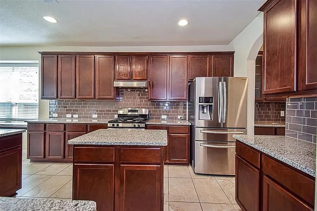 4 bed, 3.5 bath, 2637 sqft, $2,950 — Photo 4