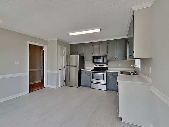 5th image of 3016 Lindsay Dr