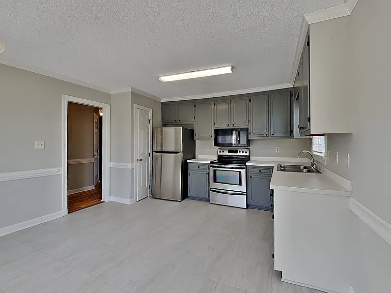 3016 Lindsay Dr — Photo 5