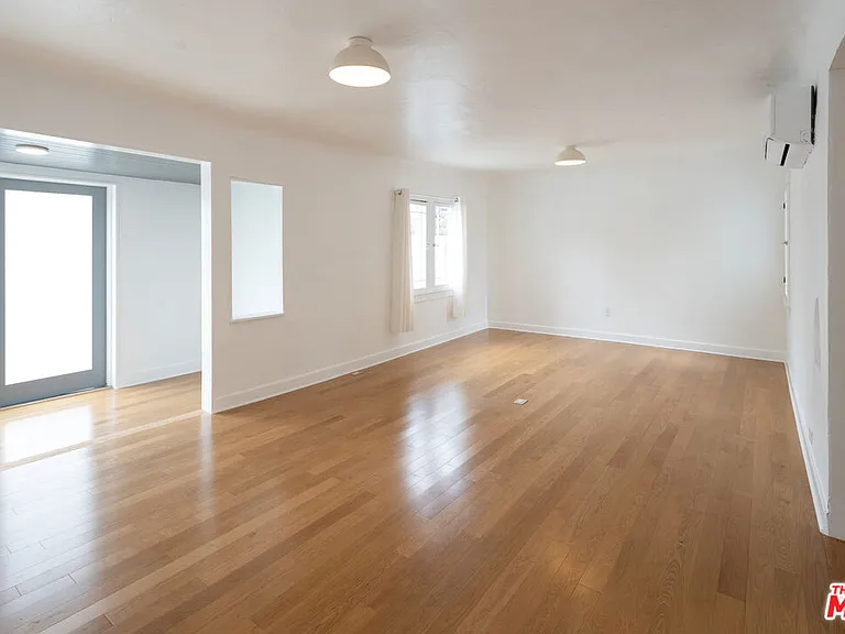 734 Pier Ave — Photo 5