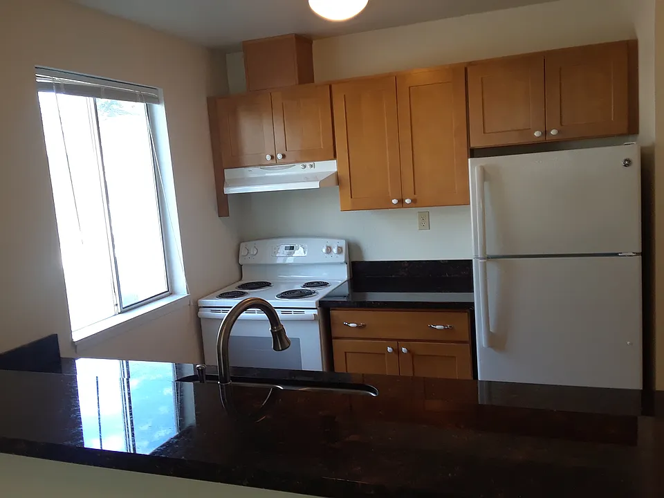 5240 15th Ave NE #302