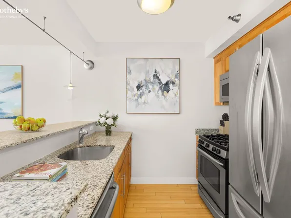 516 West 47th Street image 3 of 16