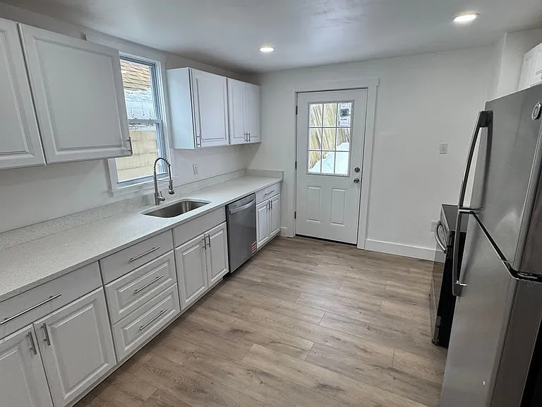 1148 East St — Photo 4