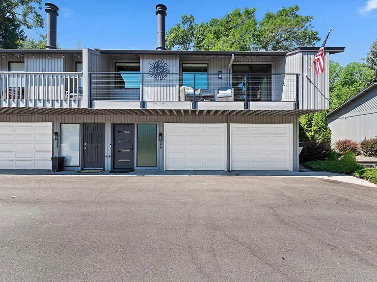 579 W Curling Dr — Photo 10