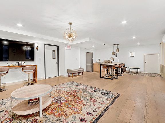 5th image of 2128 Ocean Ave #5C