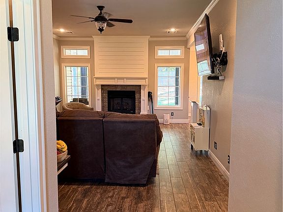 3rd image of 301 Stone Mountain Cir