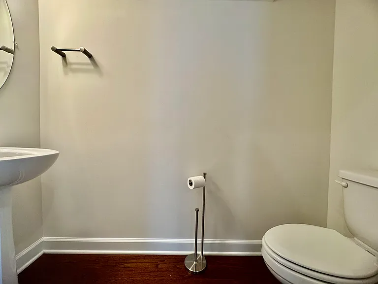 325 John Adams Dr — Photo 30