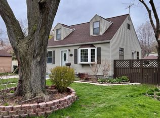 2518 S 99th St, West Allis, WI 53227