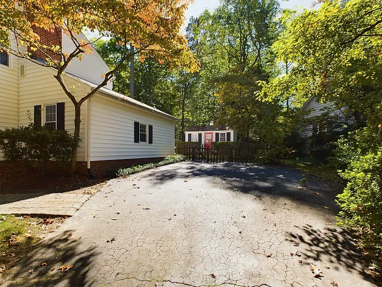 10211 Windbluff Dr — Photo 7