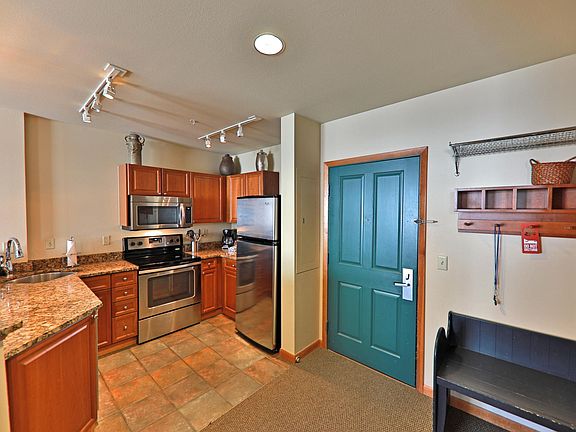 5th image of 401 Nystrom Ln