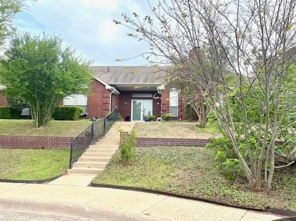 840 Robin Meadow Ct, Desoto, TX 75115