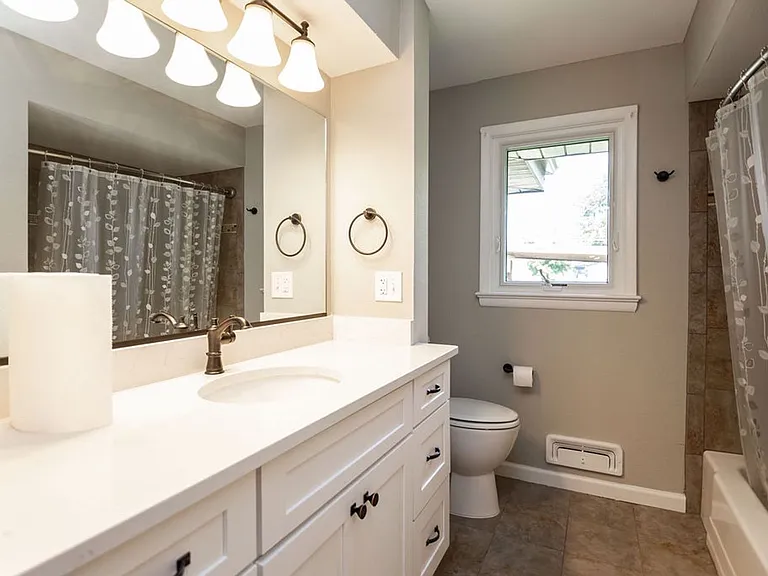 822 Walnut St — Photo 18