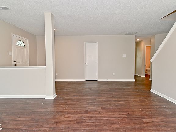 5th image of 10761 Parker Dr