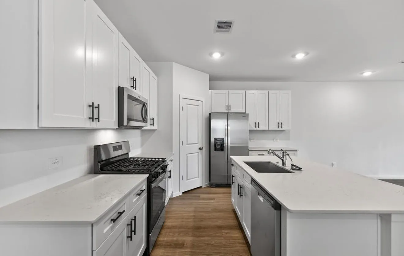 4 bed, 2.5 bath, 2331 sqft, $2,800 — Photo 3