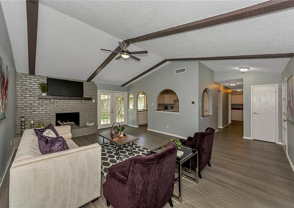 1st image of 2109 Richwood Dr