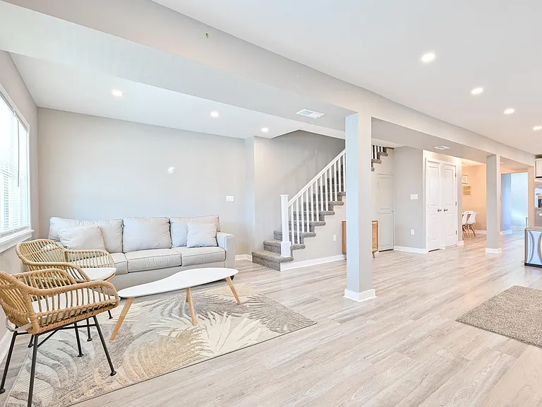 203 N Somerset Ave — Photo 6