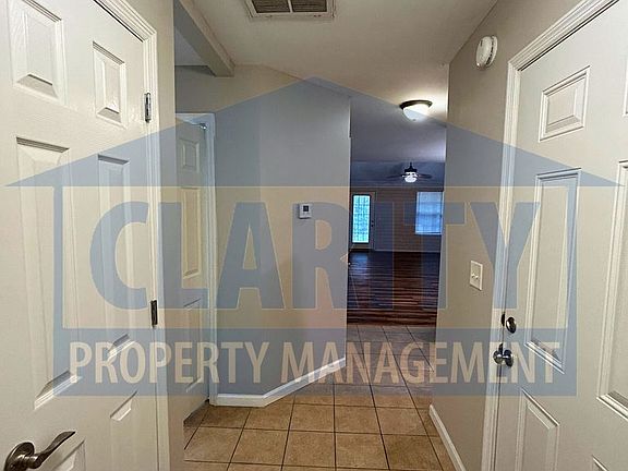5th image of 422 Martin Dr NW
