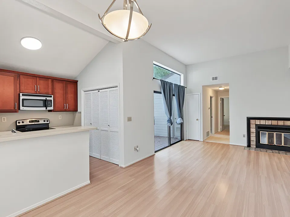 1540 Meadow Ridge Cir