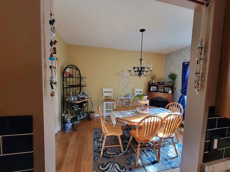 390 Camelot Blvd — Photo 18