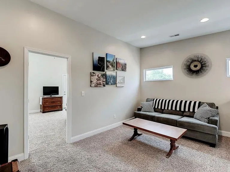 1322 Laurel St — Photo 15