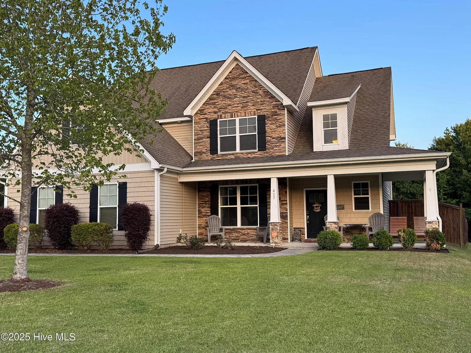 4 bed, 4.0 bath, $2,700 — Photo 1