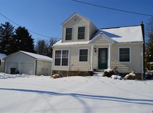 29 Walnut St, Boiling Springs, PA 17007