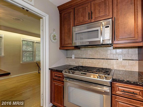 5th image of 10311 Dickens Ave