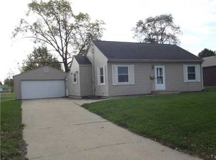 2017 Chandler St SW, Cedar Rapids, IA 52404