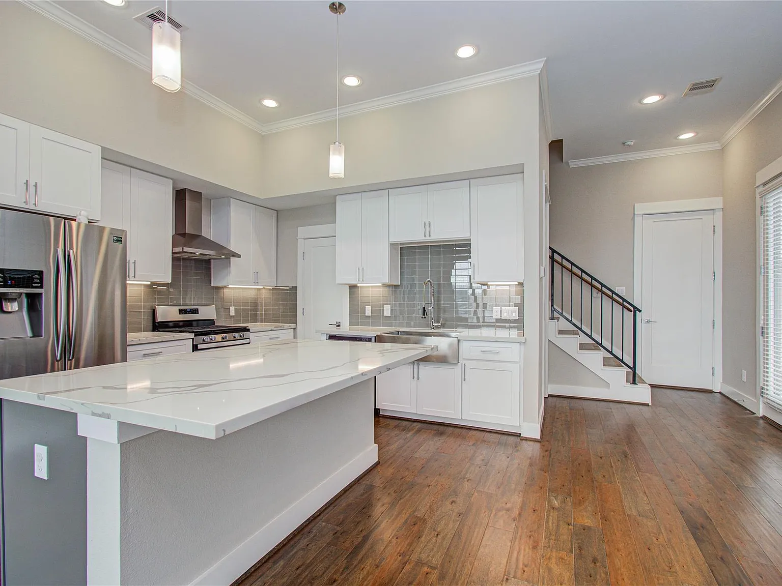 3 bed, 2.5 bath, 1806 sqft, $2,600 — Photo 4