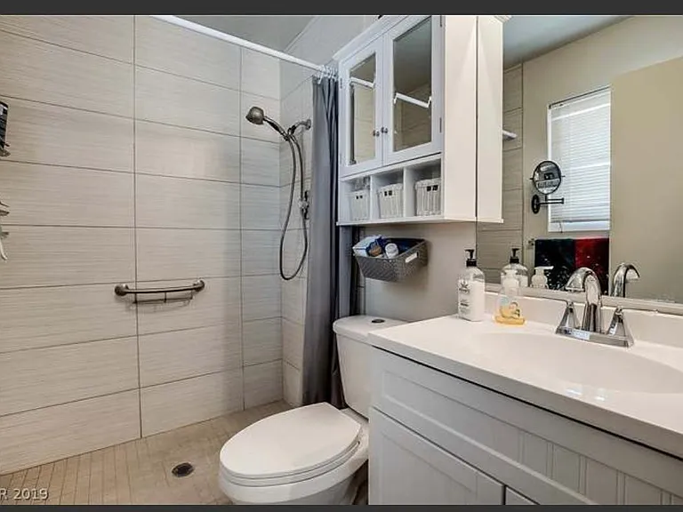 116 Sterling Ct — Photo 2