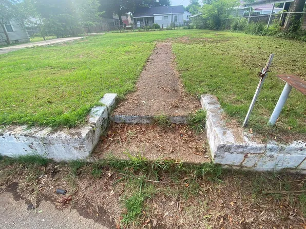 11 1/2 Avenue, Sheffield, AL 35660