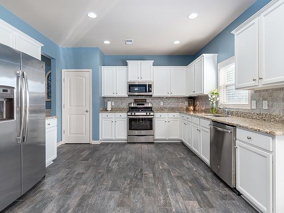 5th image of 4010 Fairway Cir