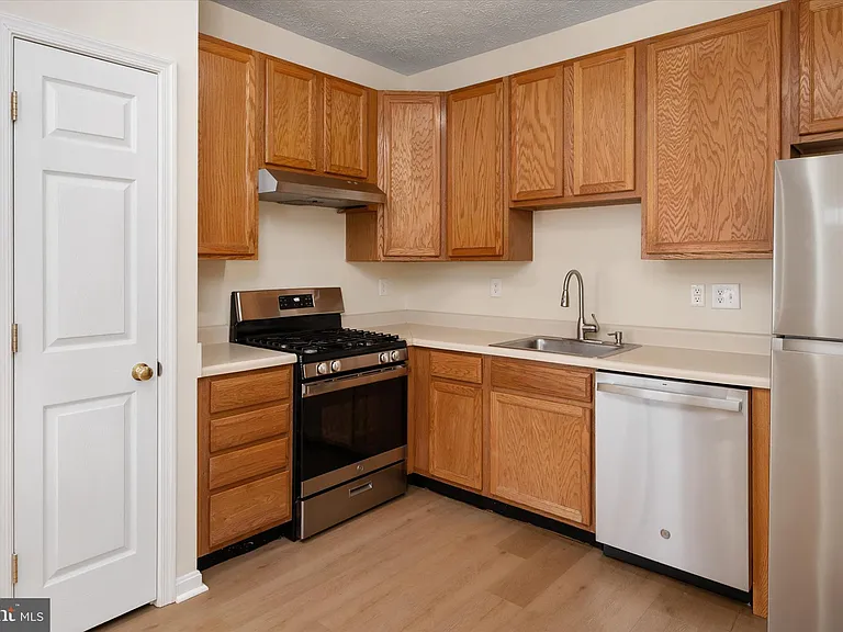 8221 Barrington Ct #41 — Photo 9