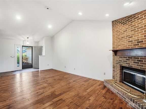 4th image of 551 Cottingwood Ct