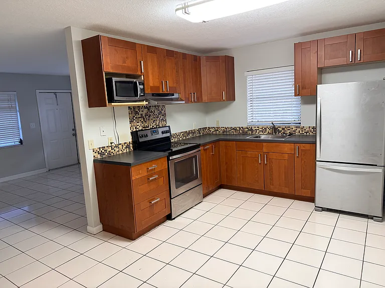 4686 SW 65th Ave — Photo 3