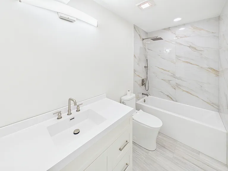 2421 W Lexington St #G — Photo 12