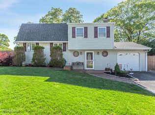 10 Camp Dr, Selden, NY 11784